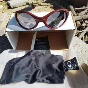 OAKLEY SUNGLASSES - GUC